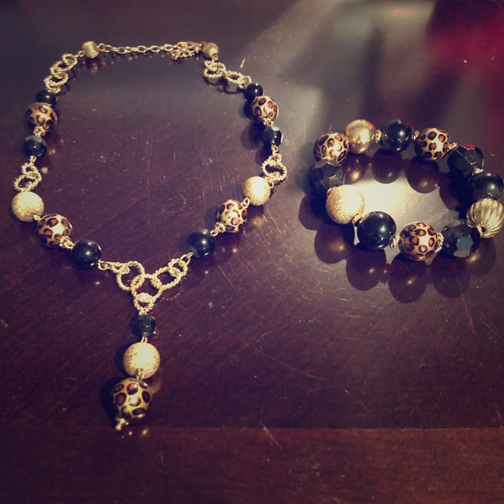 Necklace and bracelet set